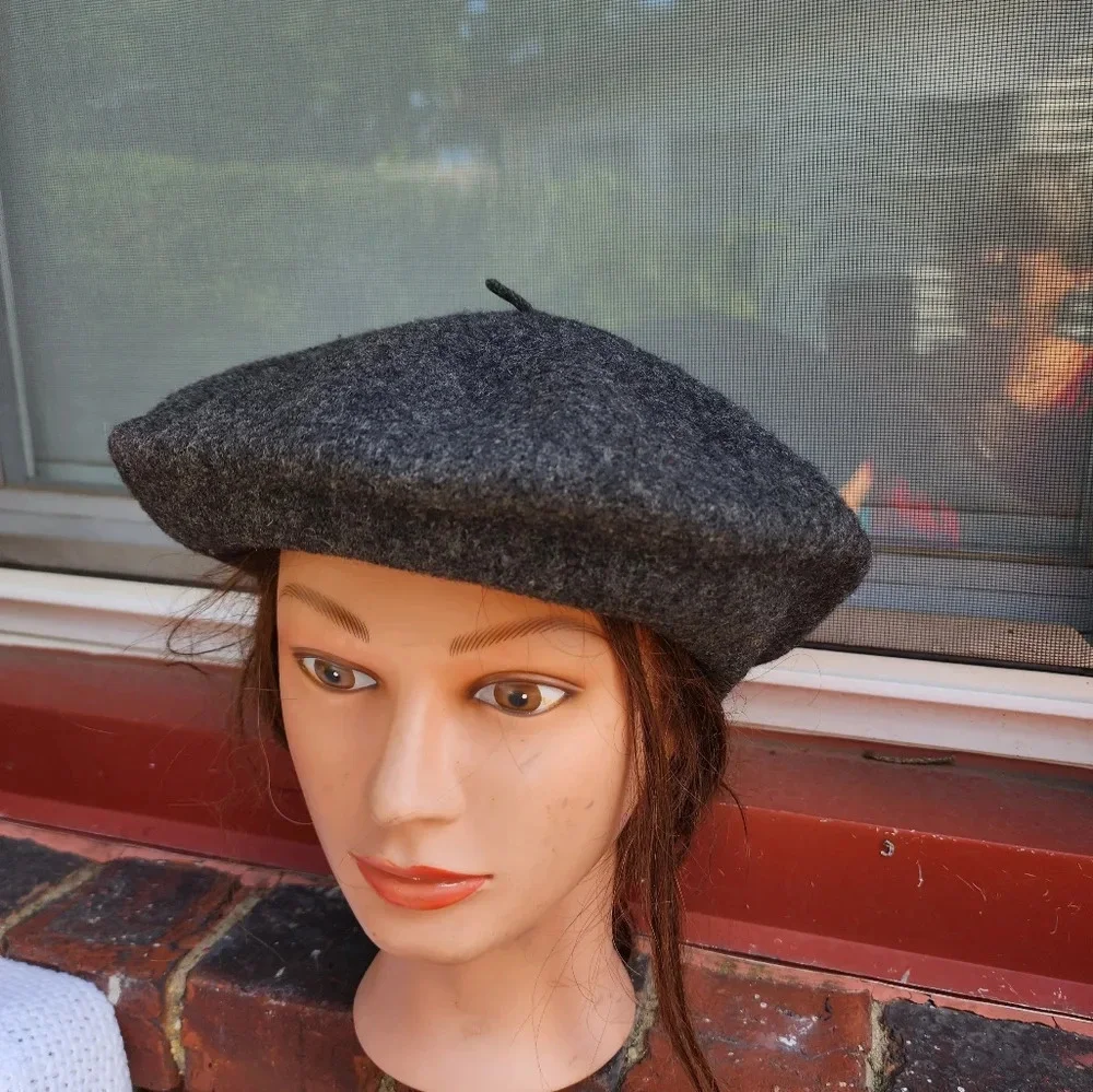 Vintage gray beret‎